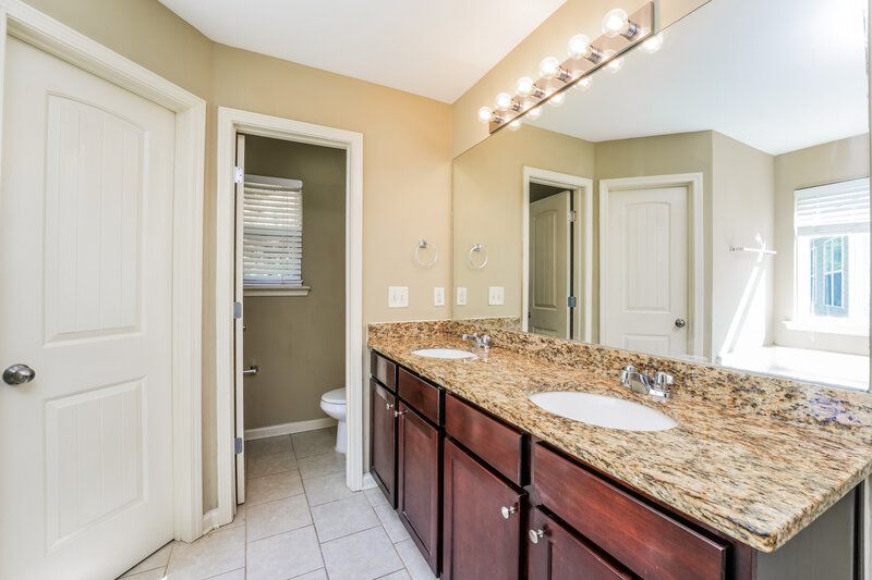 1,970/Mo, 220 Crescent Woode Dr Dallas, GA 30157 Main Bathroom View