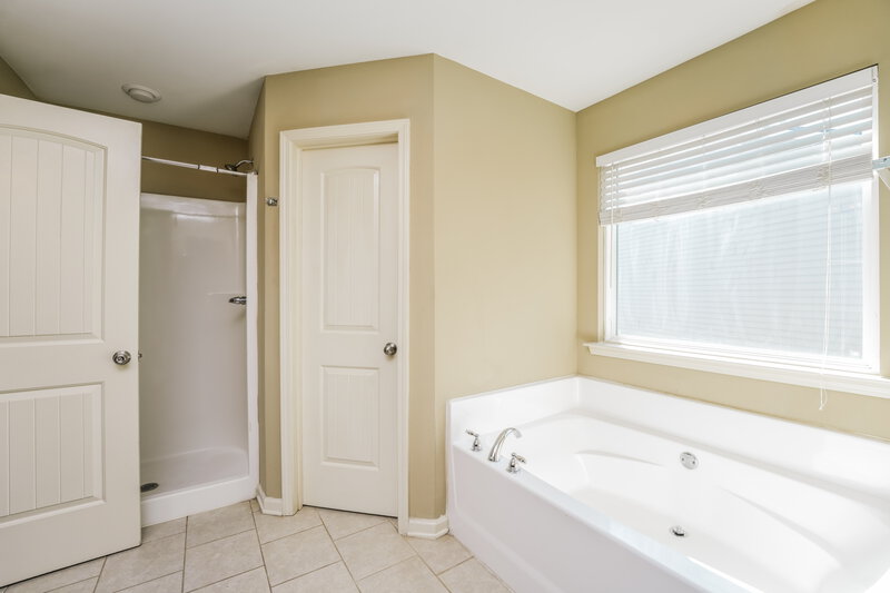 1,970/Mo, 220 Crescent Woode Dr Dallas, GA 30157 Main Bathroom View 2