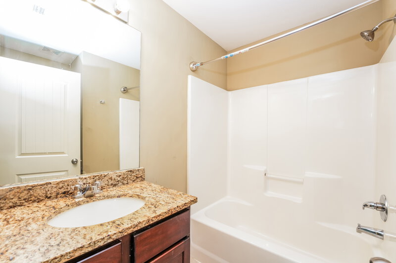 1,970/Mo, 220 Crescent Woode Dr Dallas, GA 30157 Bathroom View