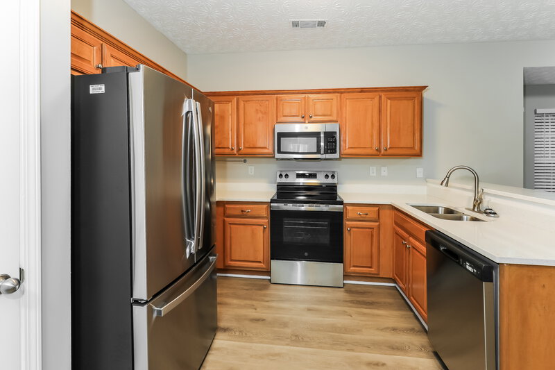 2,085/Mo, 204 Sandstone Dr Hampton, GA 30228 Kitchen View