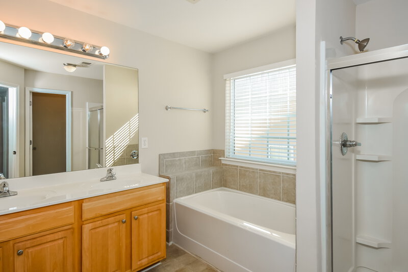2,155/Mo, 110 Cessna Dr Canton, GA 30114 Main Bathroom View