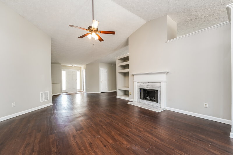 2,325/Mo, 920 Glen Oaks Ln Lawrenceville, GA 30044 Living Room View 2