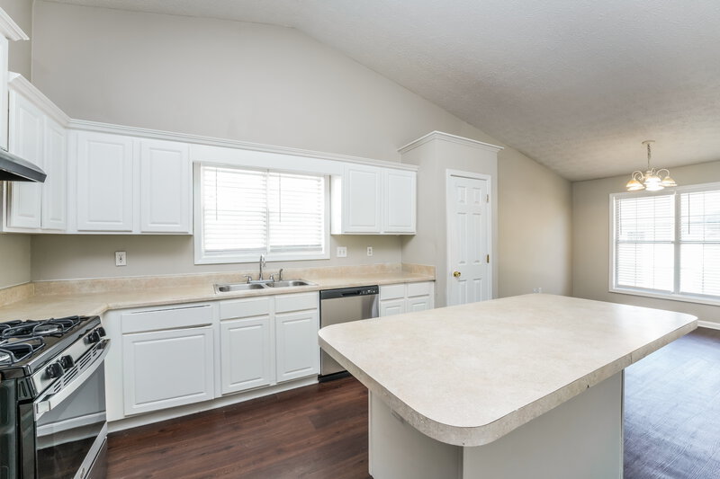 2,325/Mo, 920 Glen Oaks Ln Lawrenceville, GA 30044 Kitchen View 2