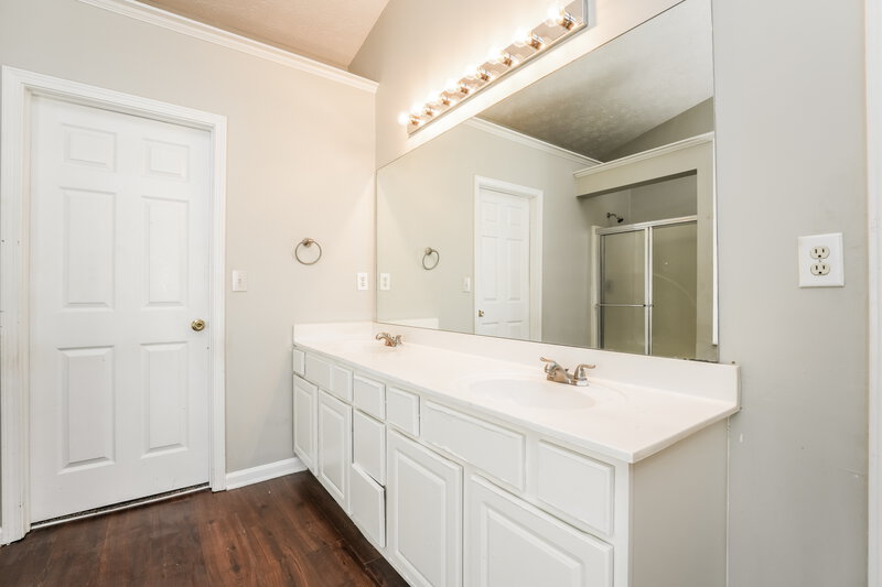 2,325/Mo, 920 Glen Oaks Ln Lawrenceville, GA 30044 Main Bathroom View