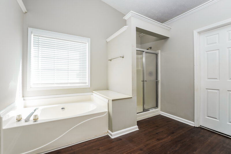 2,325/Mo, 920 Glen Oaks Ln Lawrenceville, GA 30044 Main Bathroom View 2