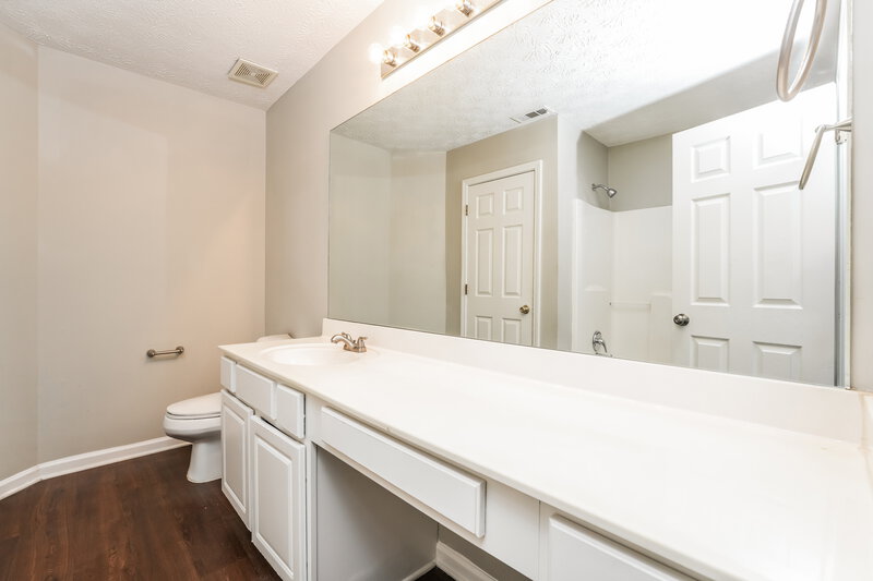 2,325/Mo, 920 Glen Oaks Ln Lawrenceville, GA 30044 Bathroom View