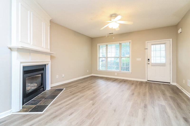 2,210/Mo, 1114 Dunedin Trl Woodstock, GA 30188 Living Room View 3