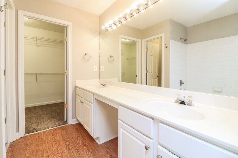 2,210/Mo, 1114 Dunedin Trl Woodstock, GA 30188 Main Bathroom View