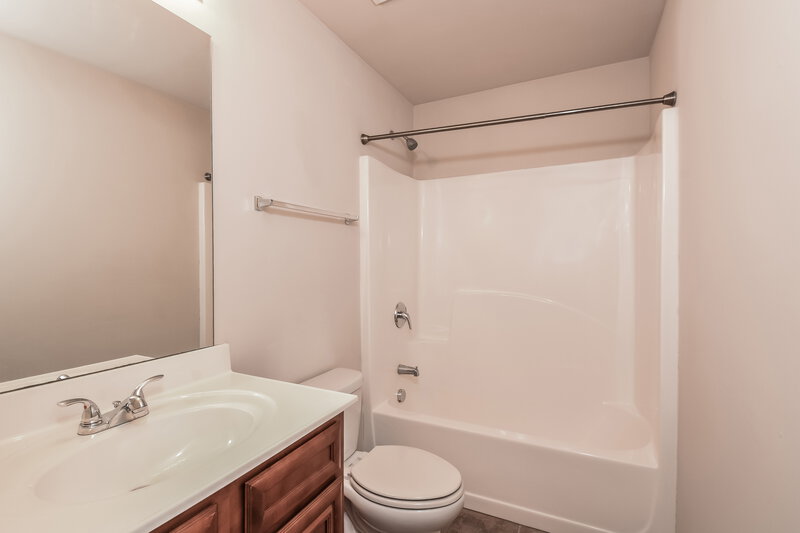 2,220/Mo, 803 Kite Way Canton, GA 30114 Bathroom View