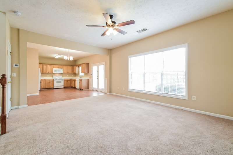 2,660/Mo, 426 Baldwin Ct Newnan, GA 30263 Living Room View 2