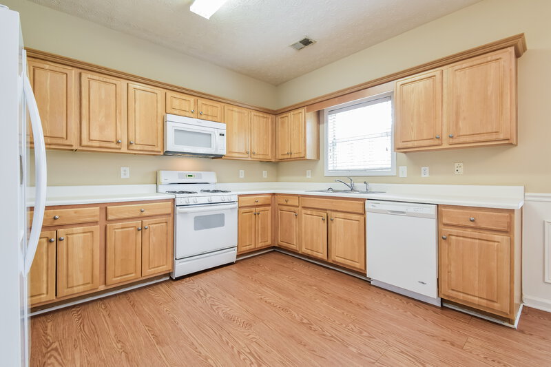 2,660/Mo, 426 Baldwin Ct Newnan, GA 30263 Kitchen View 2