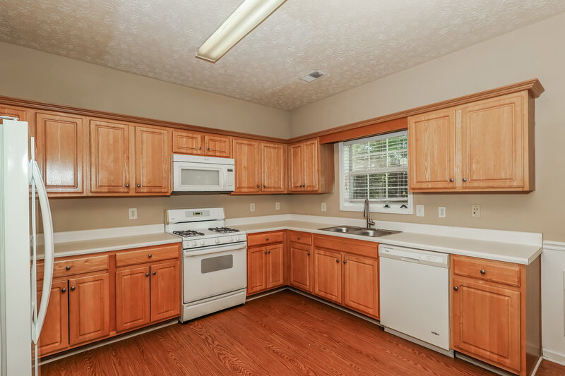 1,875/Mo, 426 Baldwin Ct Newnan, GA 30263 Kitchen View 2