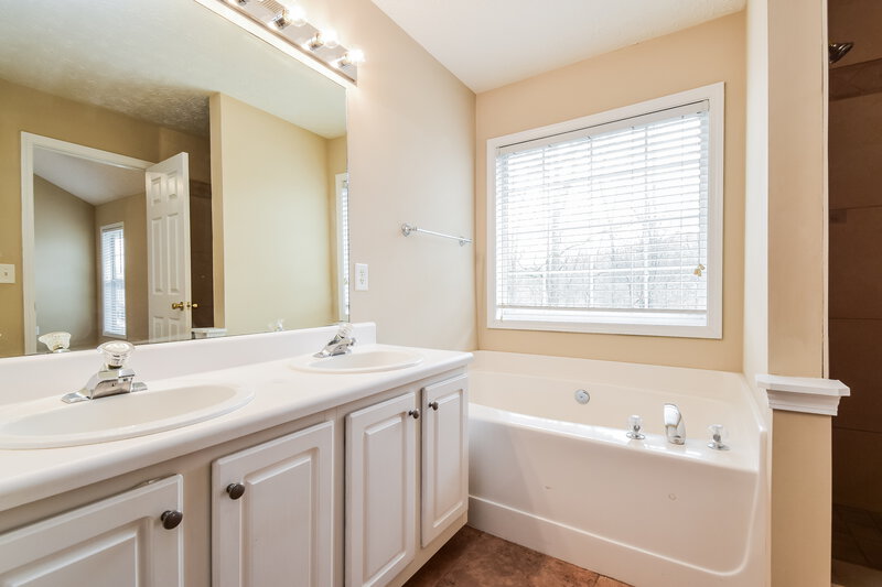 2,660/Mo, 426 Baldwin Ct Newnan, GA 30263 Main Bathroom View