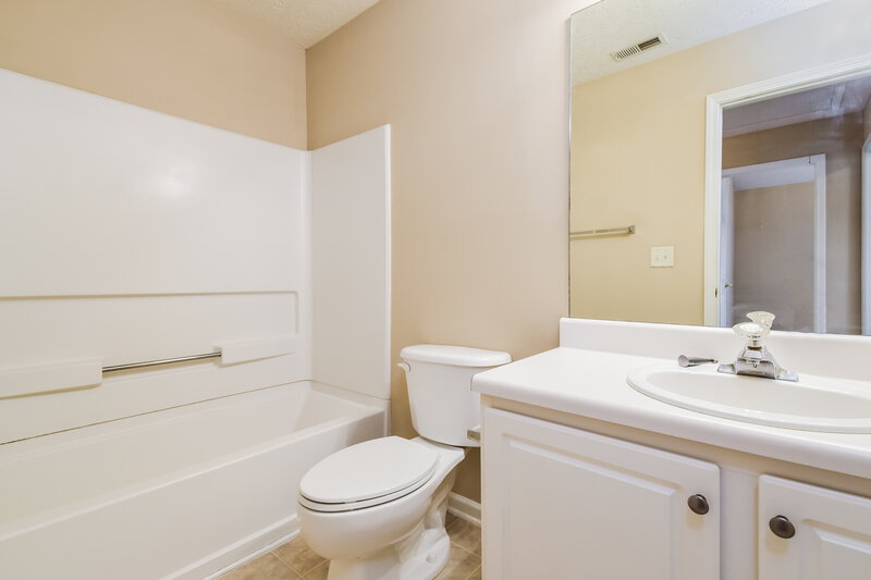 2,660/Mo, 426 Baldwin Ct Newnan, GA 30263 Bathroom View