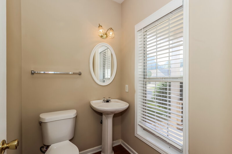 1,875/Mo, 426 Baldwin Ct Newnan, GA 30263 Bathroom View