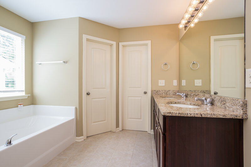 2,030/Mo, 248 Crescent Woode Dr Dallas, GA 30157 Master Bathroomlarge View