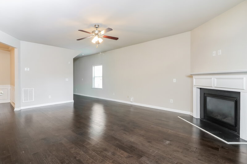 2,135/Mo, 702 Flag St Canton, GA 30114 Living Room View 3