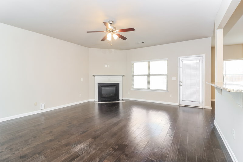 2,135/Mo, 702 Flag St Canton, GA 30114 Living Room View 4