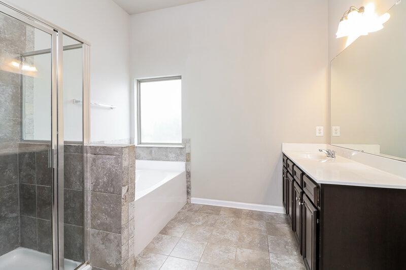 2,135/Mo, 702 Flag St Canton, GA 30114 Main Bathroom View