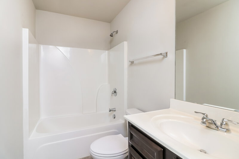 2,135/Mo, 702 Flag St Canton, GA 30114 Bathroom View