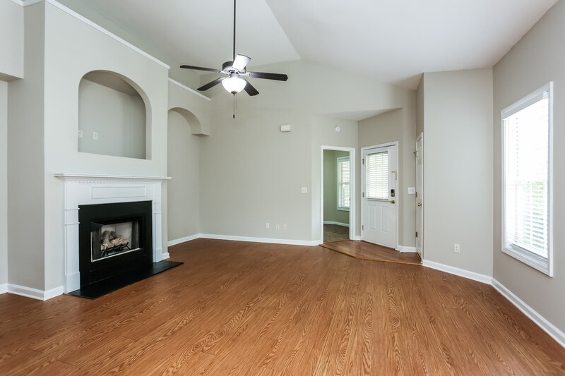 2,095/Mo, 8 Arendt Park Ln Newnan, GA 30263 Living Room View 2