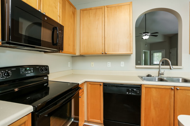 2,095/Mo, 8 Arendt Park Ln Newnan, GA 30263 Kitchen View 2