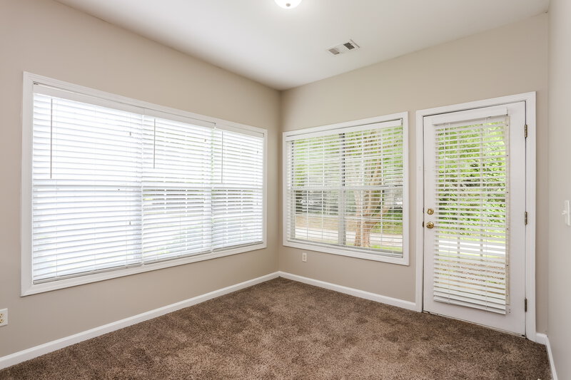 2,095/Mo, 8 Arendt Park Ln Newnan, GA 30263 Family Room View