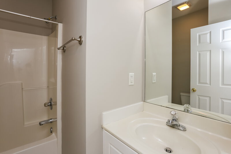 2,095/Mo, 8 Arendt Park Ln Newnan, GA 30263 Bathroom View