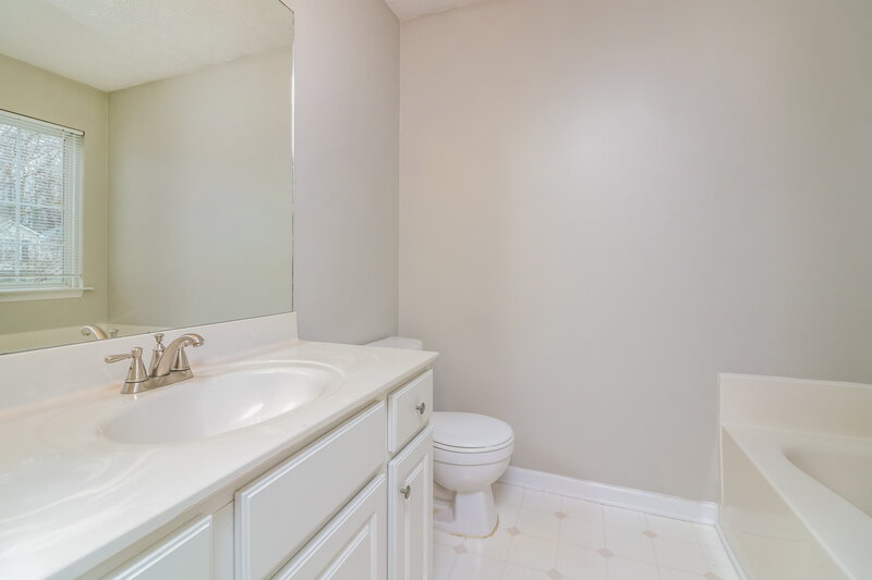 1,805/Mo, 568 Windcroft Cir NW Acworth, GA 30101 Main Bathroom View