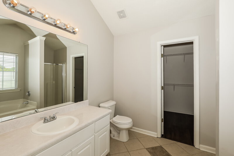 2,780/Mo, 504 Wyntuck Dr McDonough, GA 30253 Main Bathroom View