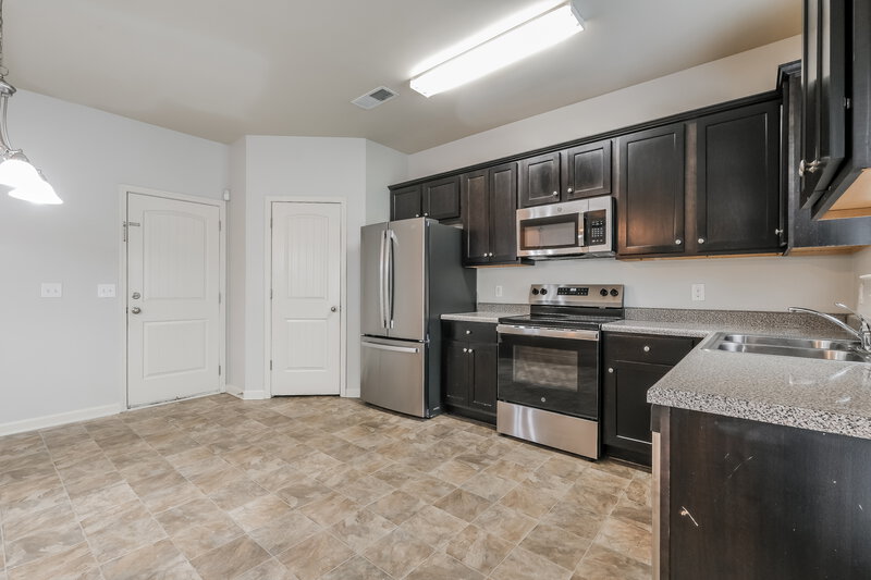 2,025/Mo, 494 Lobdale Falls Dr Lawrenceville, GA 30045 Kitchen View