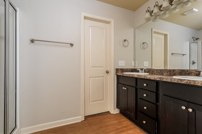 3,030/Mo, 494 Lobdale Falls Dr Lawrenceville, GA 30045 Main Bathroom View