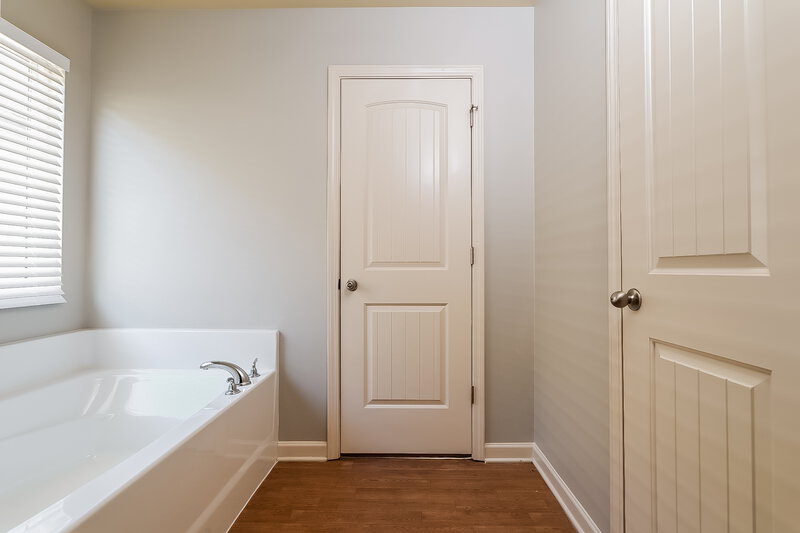 3,030/Mo, 494 Lobdale Falls Dr Lawrenceville, GA 30045 Main Bathroom View 2