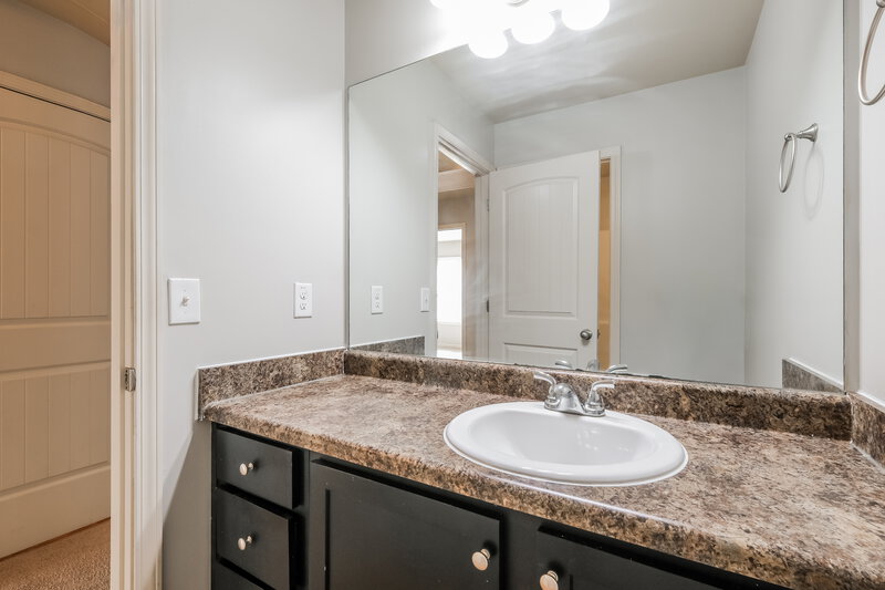 2,025/Mo, 494 Lobdale Falls Dr Lawrenceville, GA 30045 Bathroom View