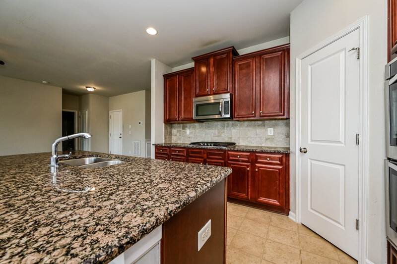 2,575/Mo, 724 Melanie Jean Dr McDonough, GA 30252 Kitchen View
