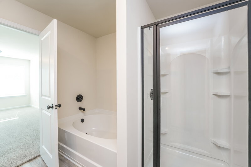 1,970/Mo, 428 Egret Ct Jefferson, GA 30549 Main Bathroom View