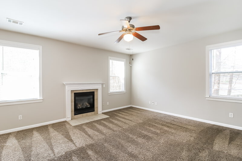 2,440/Mo, 2528 Mockingbird Ln Locust Grove, GA 30248 Family Room View