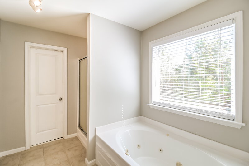 2,440/Mo, 2528 Mockingbird Ln Locust Grove, GA 30248 Main Bathroom View 2