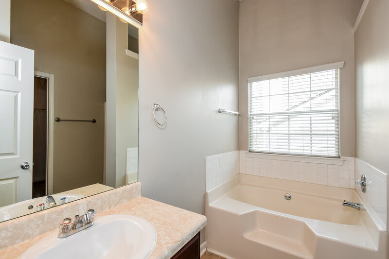 1,775/Mo, 123 Hidden Creek Dr Canton, GA 30114 Main Bathroom View