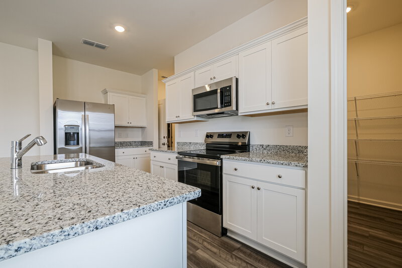 1,915/Mo, 208 Long Dr Bethlehem, GA 30620 Kitchen View 2