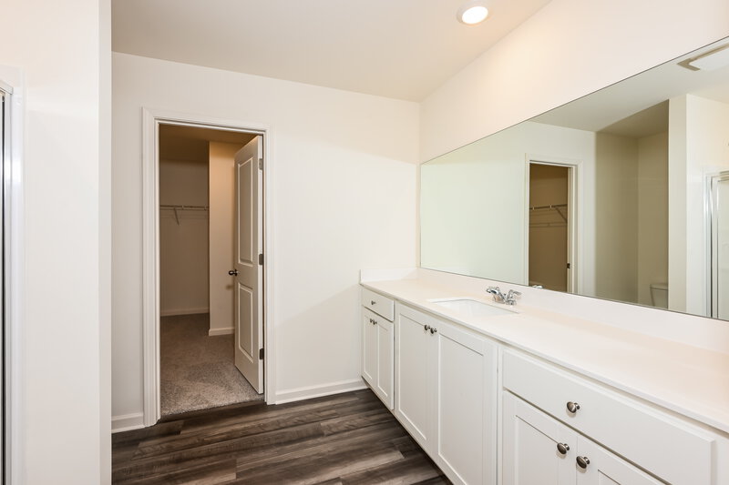 1,870/Mo, 193 Long Dr Bethlehem, GA 30620 Main Bathroom View