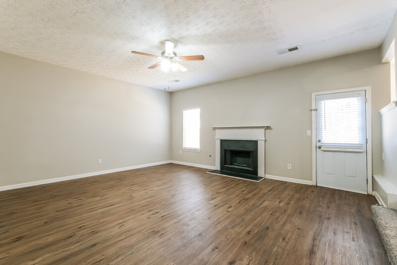 2,140/Mo, 275 Vaness Dr McDonough, GA 30253 Living Room View