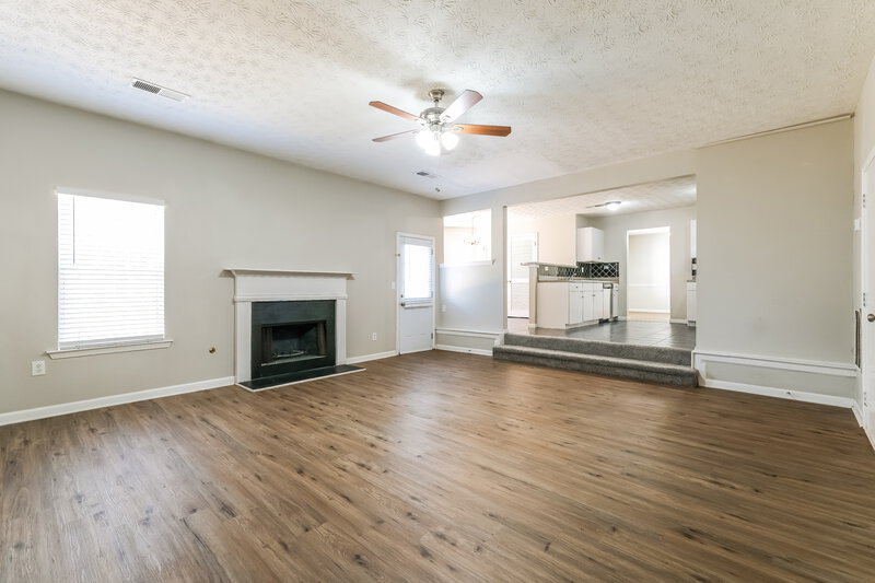 2,140/Mo, 275 Vaness Dr McDonough, GA 30253 Living Room View 2