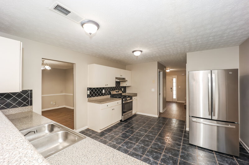 2,780/Mo, 275 Vaness Dr McDonough, GA 30253 Kitchen View 2