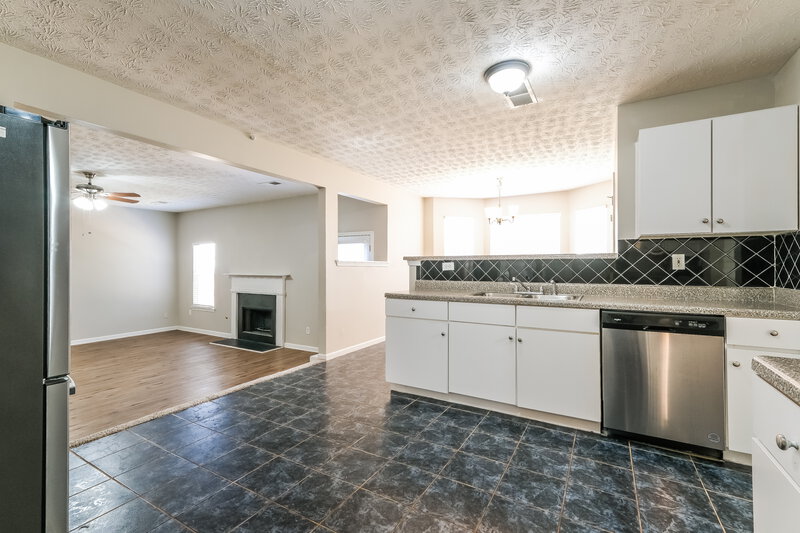 2,140/Mo, 275 Vaness Dr McDonough, GA 30253 Kitchen View 2