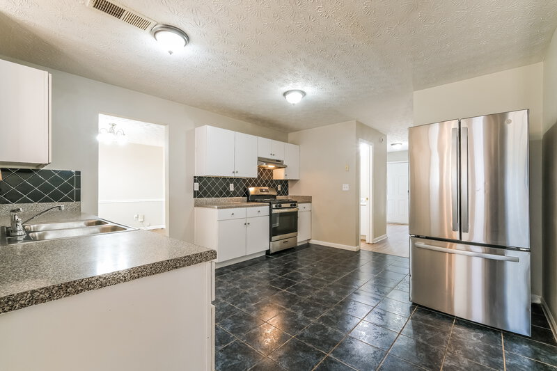 2,140/Mo, 275 Vaness Dr McDonough, GA 30253 Kitchen View 3