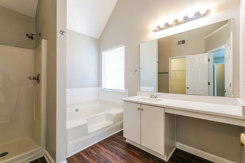 2,140/Mo, 275 Vaness Dr McDonough, GA 30253 Main Bathroom View