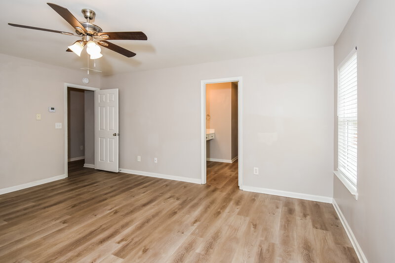 2,200/Mo, 3120 Centerglen Ln Cumming, GA 30040 Main Bedroom View