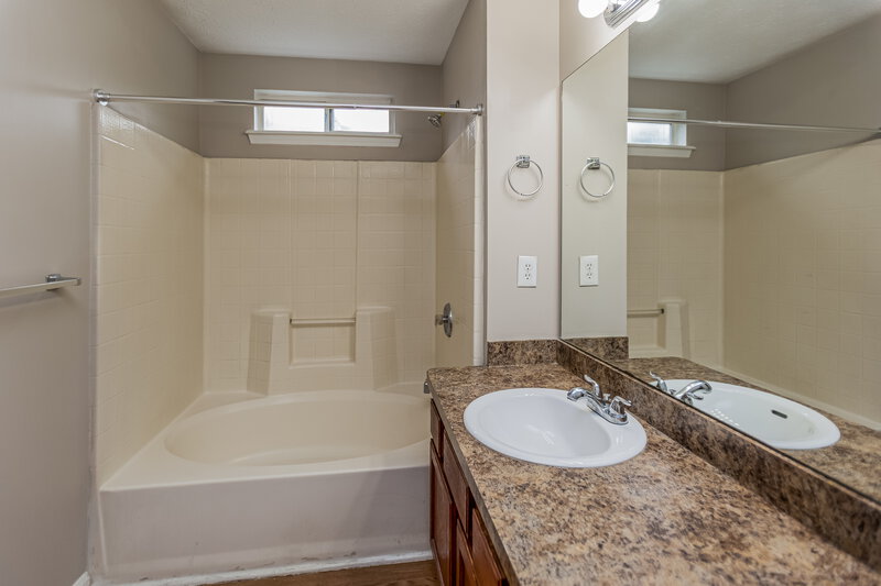 2,065/Mo, 4878 Noah Rdg Acworth, GA 30101 Main Bathroom View