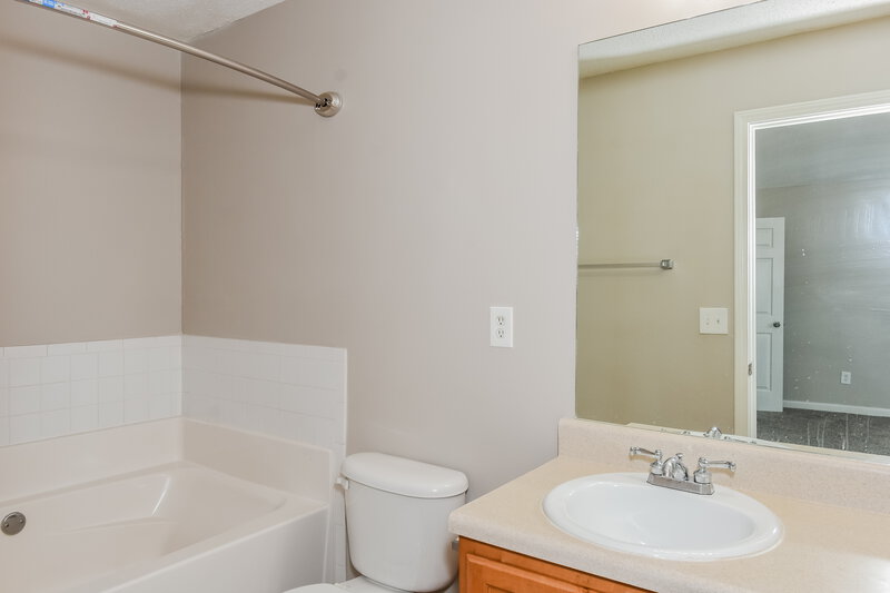 1,865/Mo, 176 Baywood Way Hiram, GA 30141 Main Bathroom View